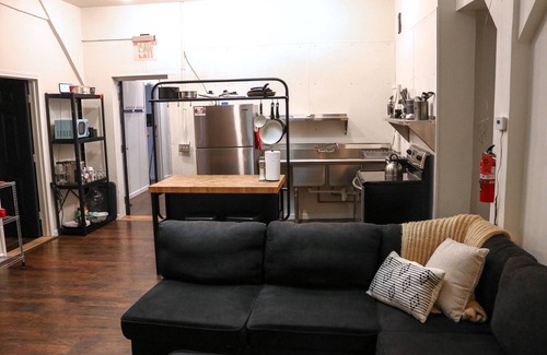Old West Side House | Entire 2nd Floor Loft Located Downtown Ann Arbor Near UofM Stadium.
