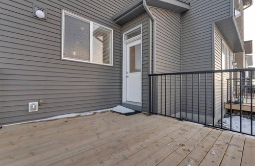 Calgary House | Entire 3bd Home Close to Calgary YYC Airport