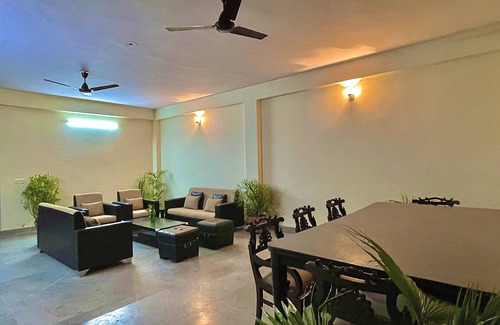 Gurugram House | entire 3bhk with big hall n kitchen on ground flr