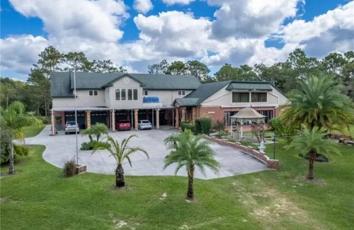 Homosassa Springs House | Entire 4 Suite Botique Hotel like home w/Indoor Pool & Waterfalls