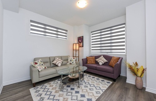 Halton Regional Municipality House | Entire 4BR Brand New Townhome | Milton - Sleep9 - Free Wi Fi, Parking, Crib