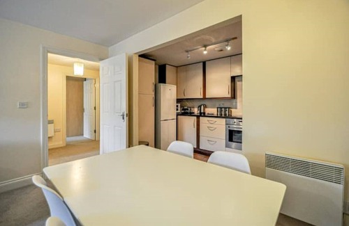Bray on Thames Apartment | Entire Apartment Sleeps 4 Near the River Thames