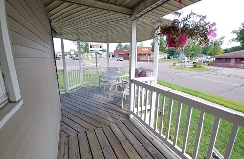 Cornell Apartment | Entire Apt * Blue Bridge * Brunet Island State Park * Ice Age Trail *