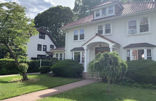 Murray Hill House | Entire Attic floor w/private bath walk to LIRR