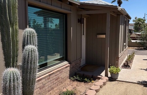 Encanto House | Entire Bungalow Located in Midtown Phoenix! Minutes off of the I10,