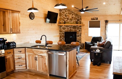 Linn Cabin | Entire Cabin in Linn, MO with all the extras
