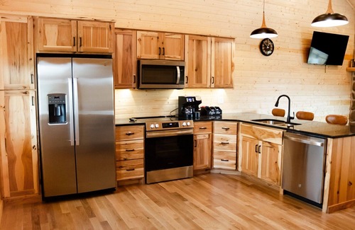 Linn Cabin | Entire Cabin in Linn, MO with all the extras