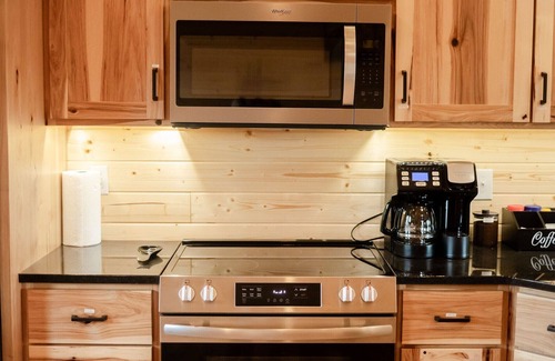 Linn Cabin | Entire Cabin in Linn, MO with all the extras