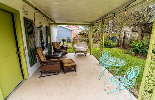 Galveston Cottage | Entire Coastal Cottage 3 Blocks to the Seawall and Beach