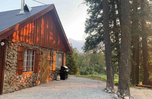 Golden House | Entire Cordwood House 5 minutes south of town