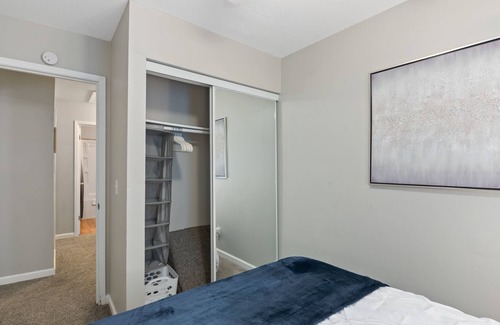 Quad Cities House | Entire Duplex — Sleeps 14 Minutes to Downtown