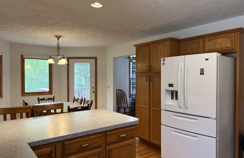 Lincoln House | Entire Elegant Single-Family House in Upscale Neighborhood & Convenient Location