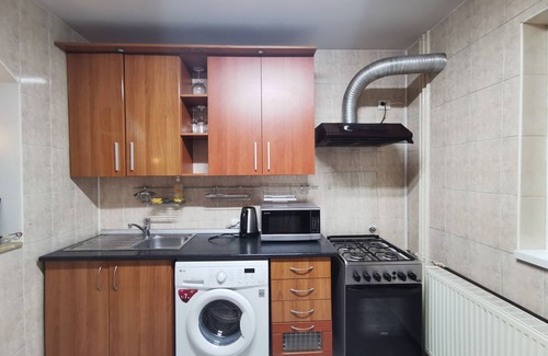 Sector 4 Apartment | Entire flat 1min Subway to City Centre, Shops, Gym, 10 min walk to Natural Park