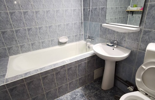 Sector 4 Apartment | Entire flat 1min Subway to City Centre, Shops, Gym, 10 min walk to Natural Park