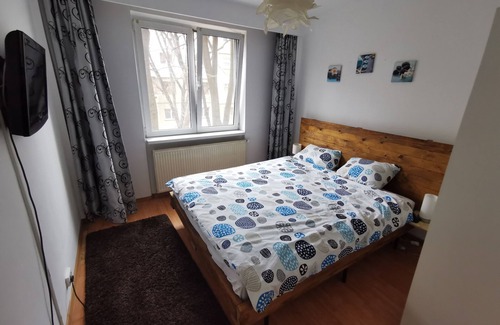 Sector 4 Apartment | Entire flat 1min Subway to City Centre, Shops, Gym, 10 min walk to Natural Park