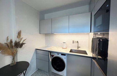 Uzupis Apartment | Entire Green Studio 10 min walk to Old Town