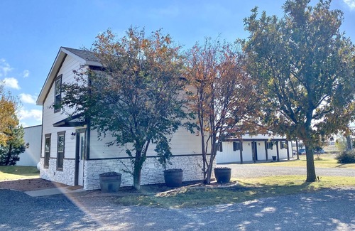 Weston House | Entire Guest House in the country, minutes to town.