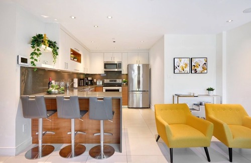 West Vancouver House | Entire guest suite - 5 min from the beach