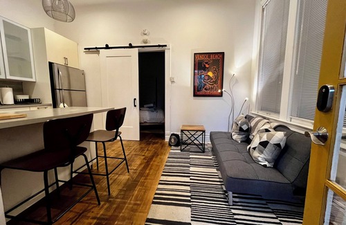 Ocean Park House | ENTIRE GUEST SUITE- prvt entrance, Super Clean and Great location.Walk to beach!