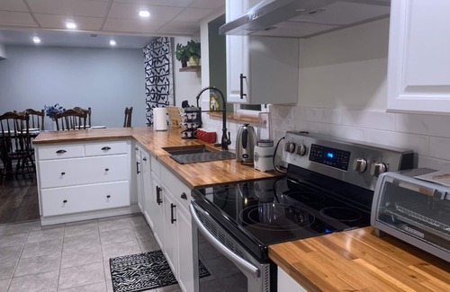 Ladner Apartment | Entire guest suite w/kitchen 2 Bedrooms 3 Beds