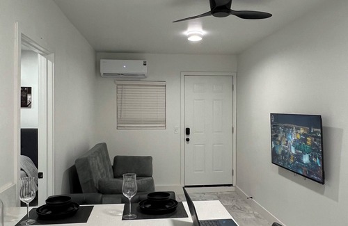 Paradise House | Entire guesthouse in Las Vegas, Nevada
