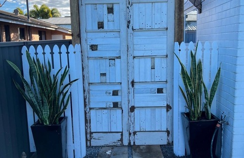 Margate Apartment | Entire Guesthouse - Rainbows End