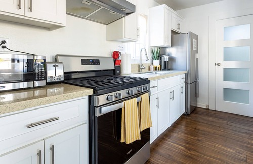 Los Angeles House | ENTIRE HOME 2 bed 1 bath!