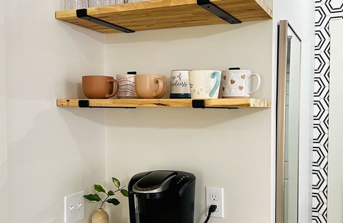 Knoxville Cottage | Entire Home 2 miles UTK, Neyland &Thompson Boiling