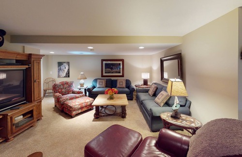 Birchwood Farms House | Entire Home! BIRCHWOOD - Golf, Pool, Fitness! Private setting!
