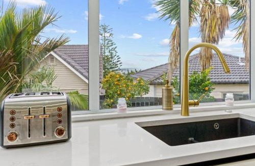 Hillsborough Villa | Entire home in Central Auckland