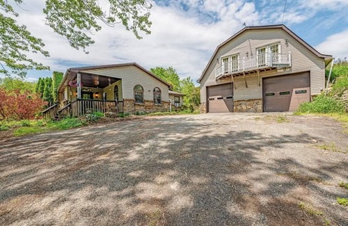 White Cabin | Entire home in Champion PA