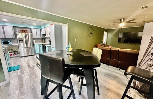 Warner Robins House | Entire home in quiet neighborhood ! This is a duplex style home!