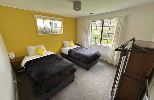 Dunedin House | Entire Home in Quiet Dunedin Suburb