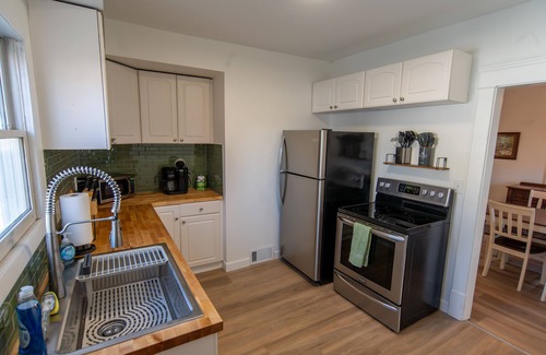 Rocky River House | Entire Home in Rocky River, Ohio. Close to westside bars and restaurants! nn