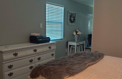 Bacliff Cabin | Entire Home to Your Self. Great Location Close to the Bay