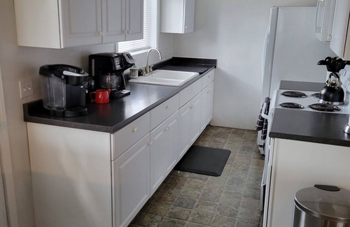Baker City House | Entire Home w/large back yard- Telecommute Hi Speed Wi-Fi