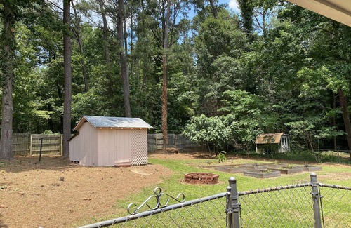 Tucker House | Entire house- Cozy escape in the Heart of Tucker