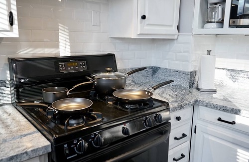 Amherst House | Entire house Near UB & Niagara Falls, HotTub, fire-pit