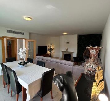 Loures Bed & Breakfast | Entire House Room Fanhões