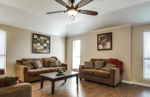 Northeast Carrollton House | Entire house. Updated and peaceful near Frisco, Plano, Dallas and The Colony.
