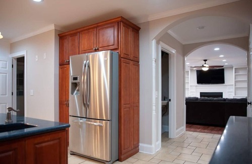 Dalton House | Entire House with Parking | Ideal for Long Stays!