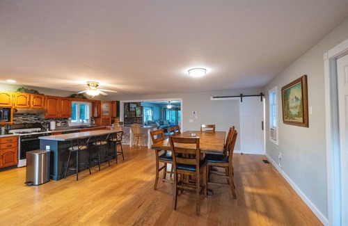 Newport Cottage | Entire Lake House on Lake Memphremagog, dead end RD, private. 30 min to Jay Peak