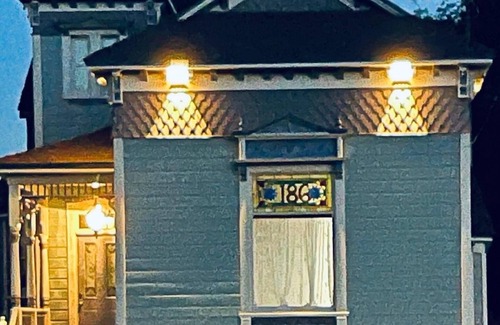 Bishop House | Entire Luxury 3 bedroom Victorian Home ready for your Sierra Vacation