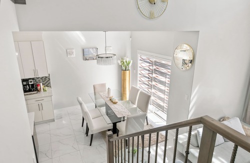 Beaumont House | Entire Luxury 4-Bedroom Home with Indoor Fireplace- Near YEG Airport