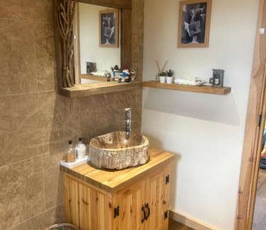 Crook Apartment | Entire Luxury Log Cabin Sleeps 6 with Private Hot Tub & Scenic Views near Durham & Bishop Auckland