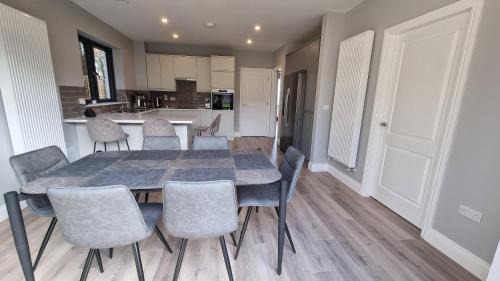 Wicklow House | Entire Modern Home with seaview and parking
