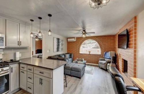 Oro Valley House | Entire Mountain View guesthouse hosted by Karen. New Pickleball Ct on property.