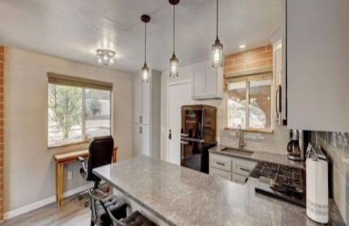 Oro Valley House | Entire Mountain View guesthouse hosted by Karen. New Pickleball Ct on property.
