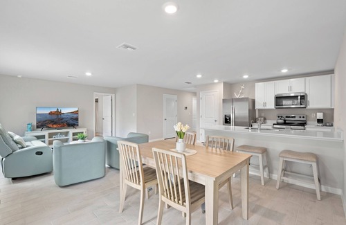Sunshine House | Entire New House with Office Space-WiFi, Near JetBlue Park & RSW Airport!