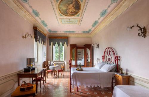 Colli del Tronto House | Entire Private Floor in an 1800s Frescoed Villa with Historic Park - Villa Mastrangelo